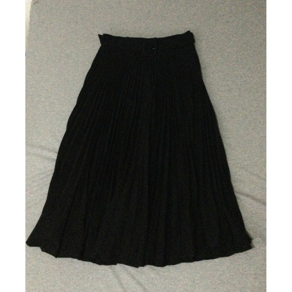 Zara Dresses & Skirts - Zara Pleated belted Skirt Size small mixed fabric heavy